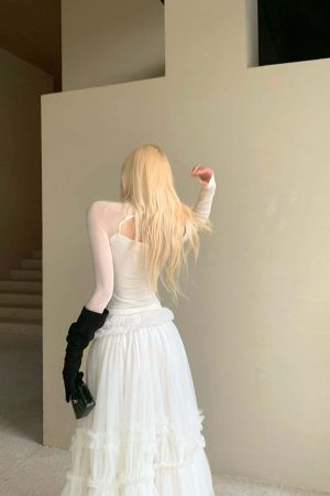 Rase le sol Lace & Mesh Paneled Fitted Top