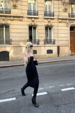 Rase le sol Minimalist Strapless Maxi Dress with Sculpted Elastic Contour