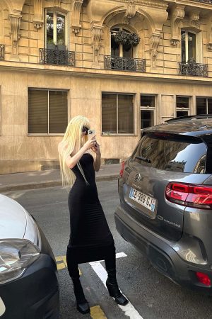 Rase le sol Minimalist Strapless Maxi Dress with Sculpted Elastic Contour