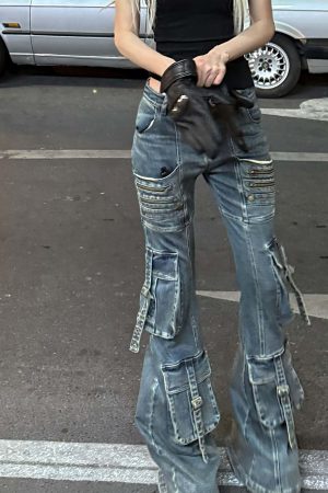 Rase le sol Multi-Pocket Distressed Flared Jeans