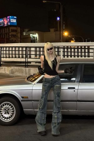 Rase le sol Multi-Pocket Distressed Flared Jeans