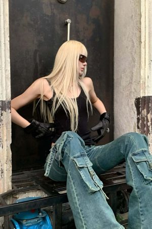 Rase le sol Multi-Pocket Distressed Flared Jeans