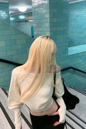 Rase le sol Off-Shoulder Knit Cropped Sweater