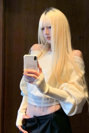 Rase le sol Off-Shoulder Knit Cropped Sweater