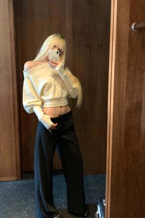 Rase le sol Off-Shoulder Knit Cropped Sweater