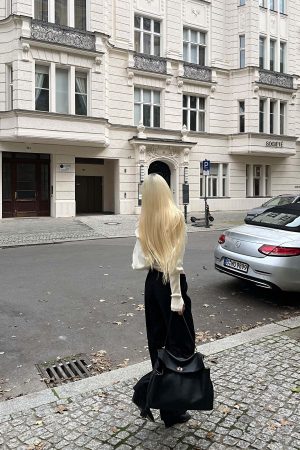 Rase le sol Off-Shoulder Knit Cropped Sweater