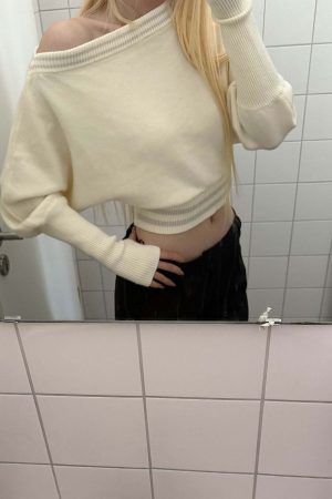 Rase le sol Off-Shoulder Knit Cropped Sweater