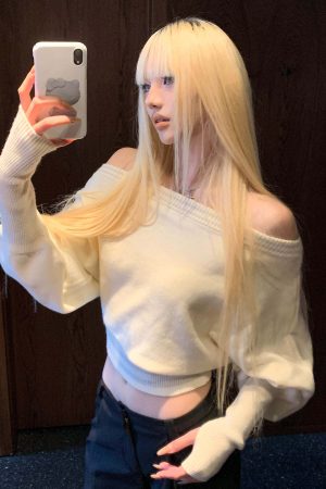 Rase le sol Off-Shoulder Knit Cropped Sweater