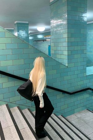 Rase le sol Off-Shoulder Knit Cropped Sweater