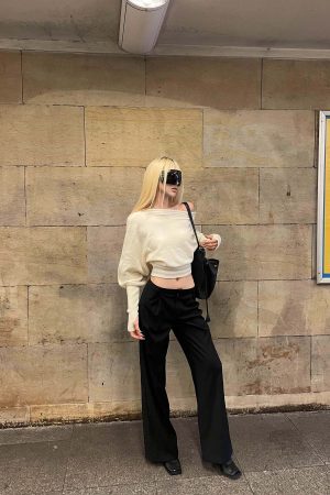Rase le sol Off-Shoulder Knit Cropped Sweater