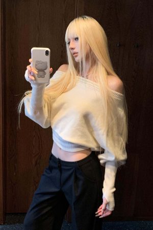 Rase le sol Off-Shoulder Knit Cropped Sweater