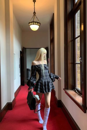 Rase le sol Plaid Corset Dress with Puff Sleeves and Cinched Waist