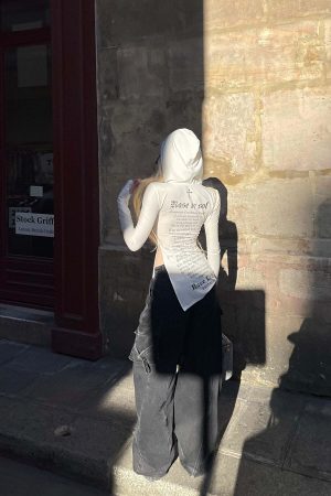 Rase le sol Printed Fitted Hoodie with Slit Hem