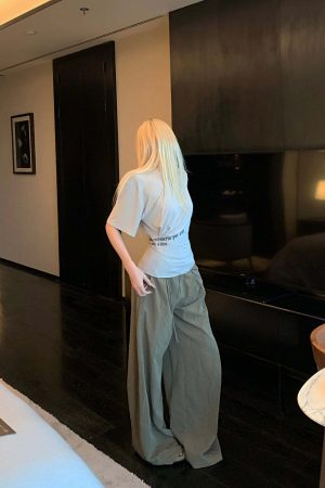 Rase le sol Ruched Waist Gothic Text Fitted T-Shirt