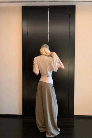 Rase le sol Ruched Waist Gothic Text Fitted T-Shirt