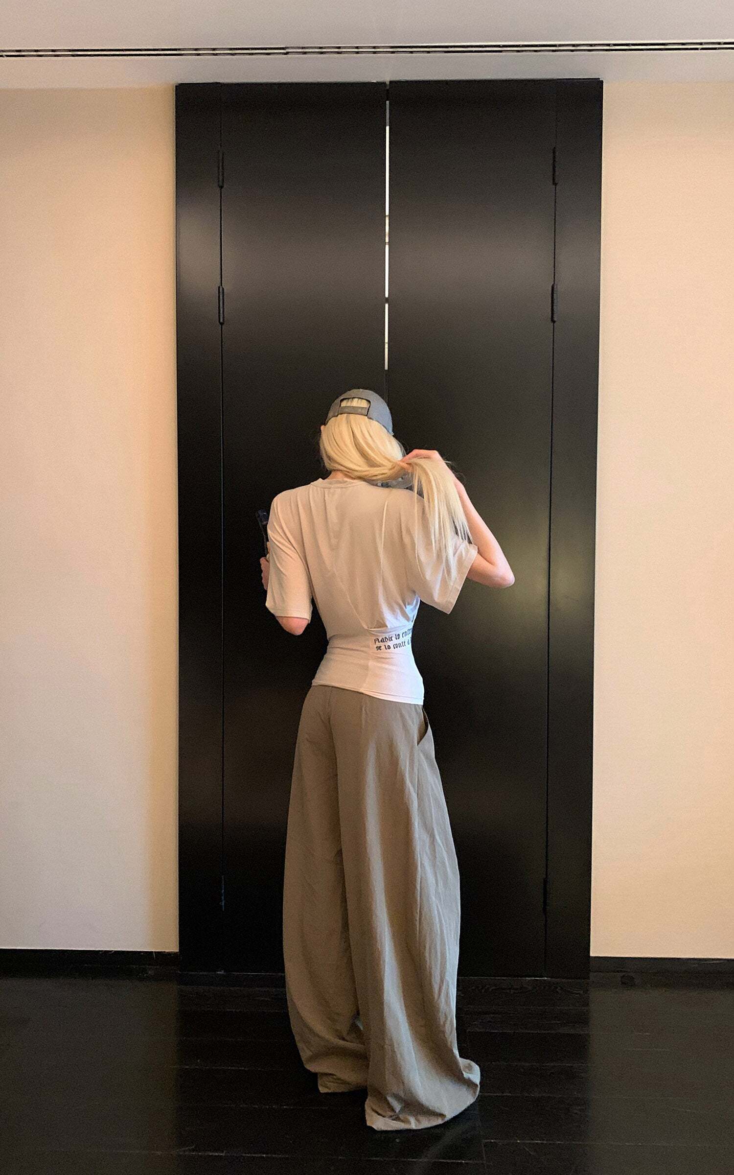 Rase le sol Ruched Waist Gothic Text Fitted T-Shirt Rase le sol Ruched Waist Gothic Text Fitted T-Shirt