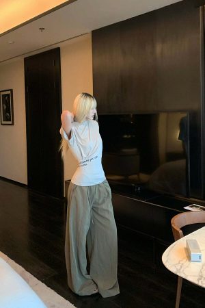 Rase le sol Ruched Waist Gothic Text Fitted T-Shirt