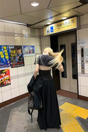 Rase le sol Spanish Quote Tee with Open Back Cutout