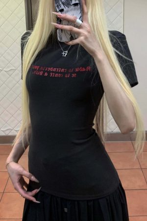 Rase le sol Spanish Quote Tee with Open Back Cutout