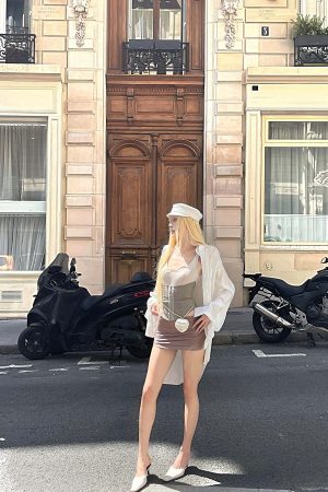 Rase le sol Structured Waist Tank Dual Paneled Silhouette