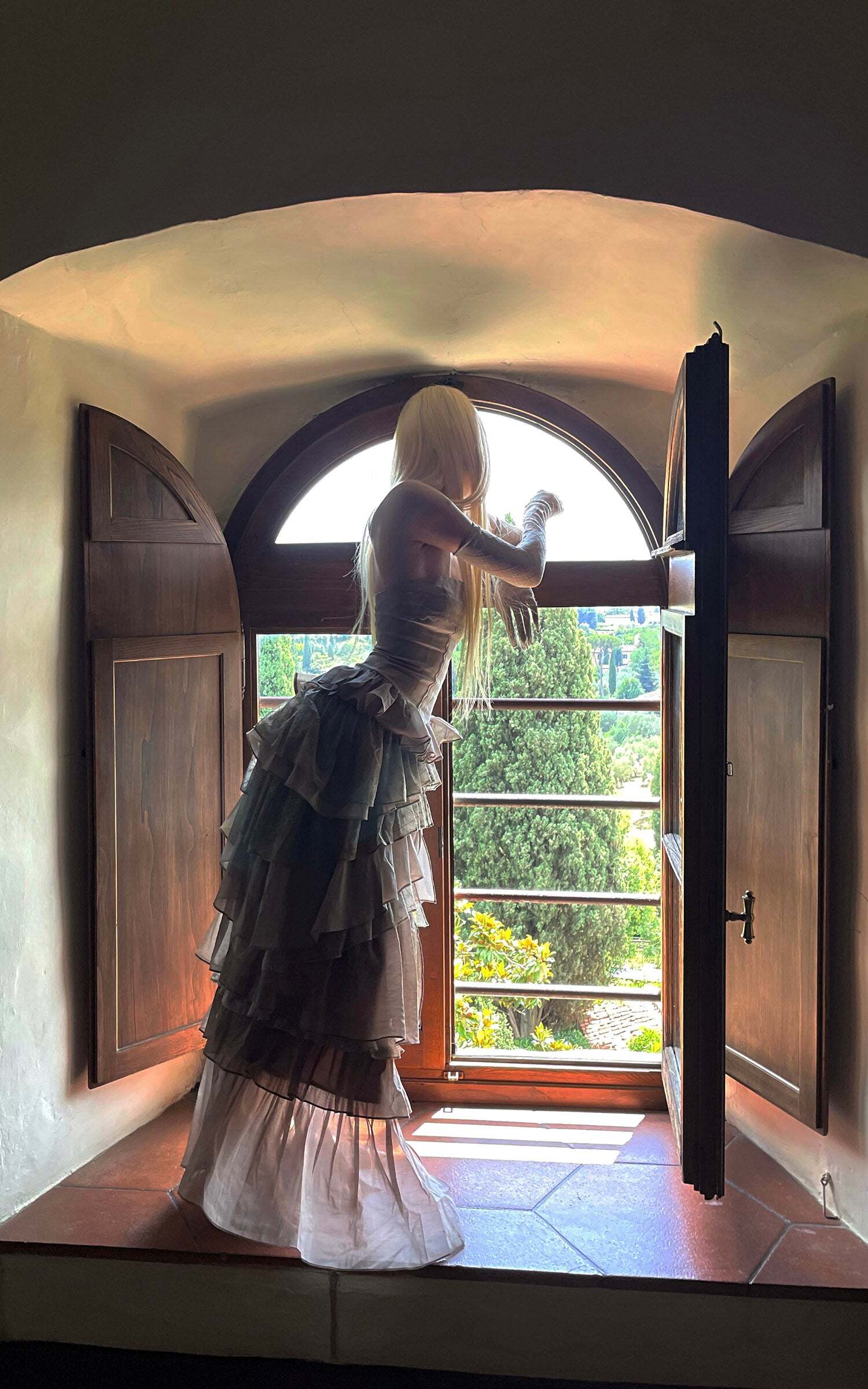 Rase le sol Tiered Lace-Panel Bustier Dress with Sheer Gloves Rase le sol Tiered Lace-Panel Bustier Dress with Sheer Gloves