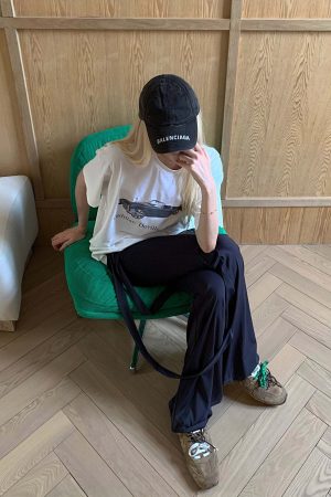 Rase le sol Vintage Convertible Car Graphic Oversized Gender-Neutral T-Shirt