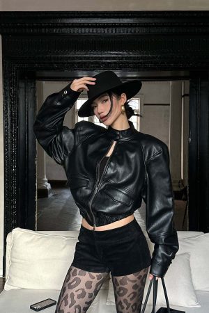 ROVENTE Black Cropped Leather Jacket