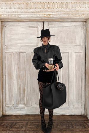 ROVENTE Black Cropped Leather Jacket