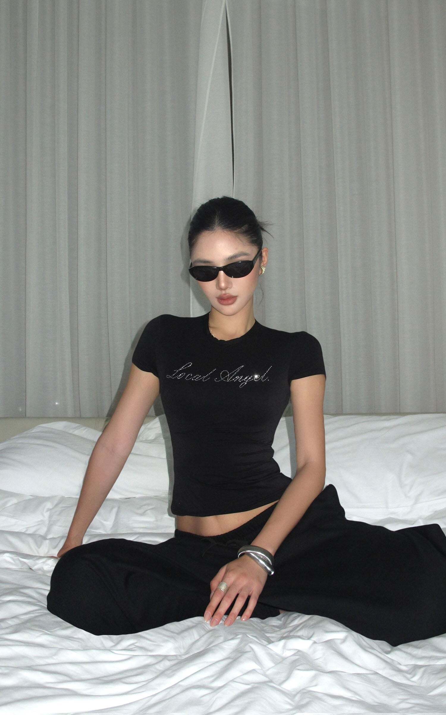 ROVENTE Black Fitted Baby Tee in Stretch Cotton ROVENTE Black Fitted Baby Tee in Stretch Cotton