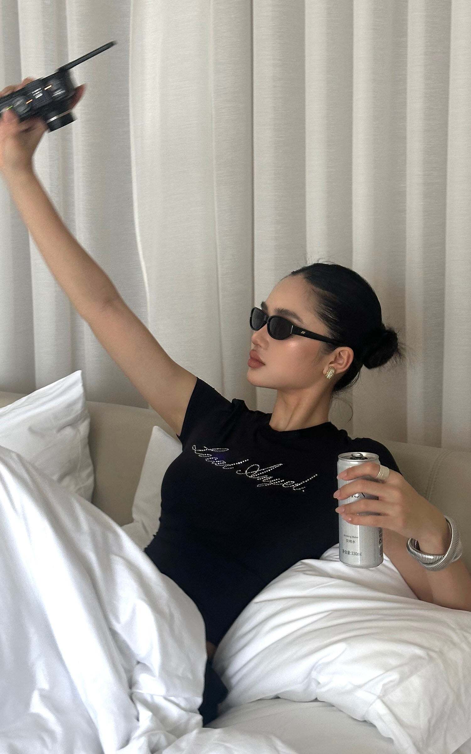 ROVENTE Black Fitted Baby Tee in Stretch Cotton ROVENTE Black Fitted Baby Tee in Stretch Cotton