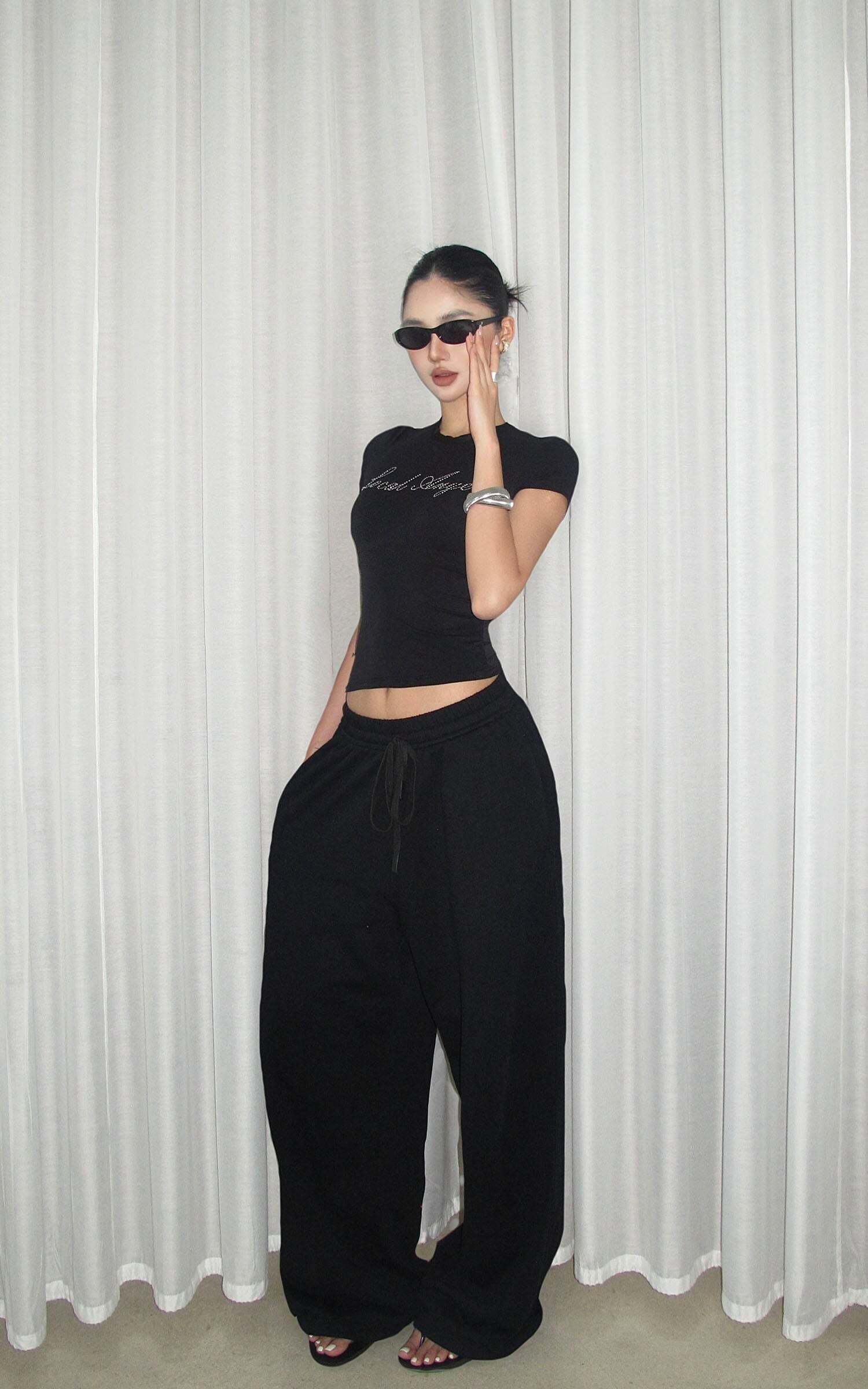 ROVENTE Black Fitted Baby Tee in Stretch Cotton ROVENTE Black Fitted Baby Tee in Stretch Cotton