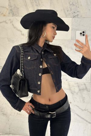 ROVENTE Cropped Denim Jacket with Structured Fit and Contrast Stitching