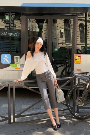 ROVENTE Cropped Flare Trousers Tailored Mid Rise Design