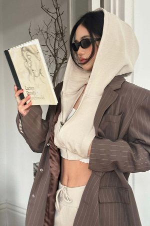 ROVENTE Cropped Hoodie with Zip and Gathered Hem