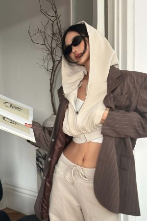 ROVENTE Cropped Hoodie with Zip and Gathered Hem