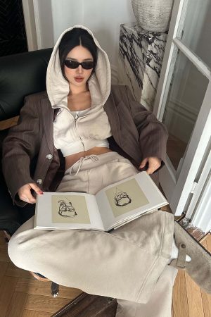 ROVENTE Cropped Hoodie with Zip and Gathered Hem