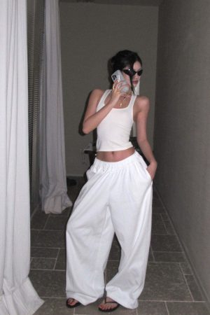 ROVENTE Curve-Hugging Ribbed Tank Top