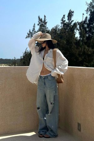 ROVENTE Distressed Wide-Leg Jeans