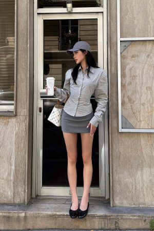 ROVENTE Grey Tailored Low-Waist Mini Skirt for Urban Chic Style