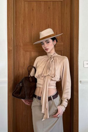 ROVENTE High Neck Tie Backless Blouse