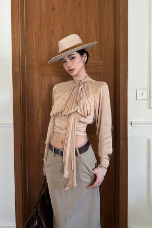 ROVENTE High Neck Tie Backless Blouse