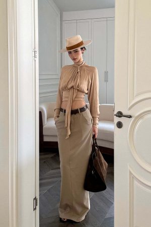 ROVENTE High Neck Tie Backless Blouse