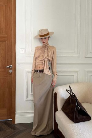 ROVENTE High Neck Tie Backless Blouse