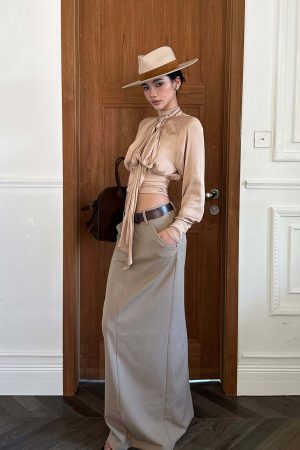 ROVENTE High Neck Tie Backless Blouse