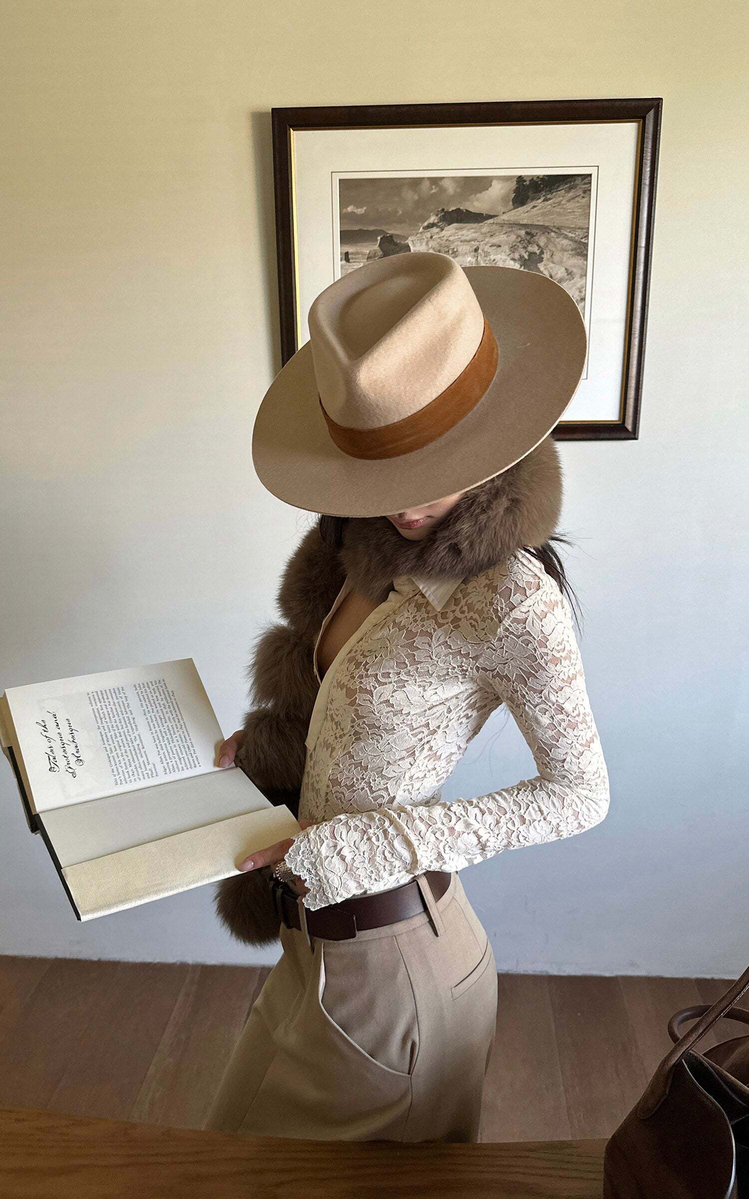 ROVENTE Lace Sheer Shirt with Collar and Long Sleeves ROVENTE Lace Sheer Shirt with Collar and Long Sleeves