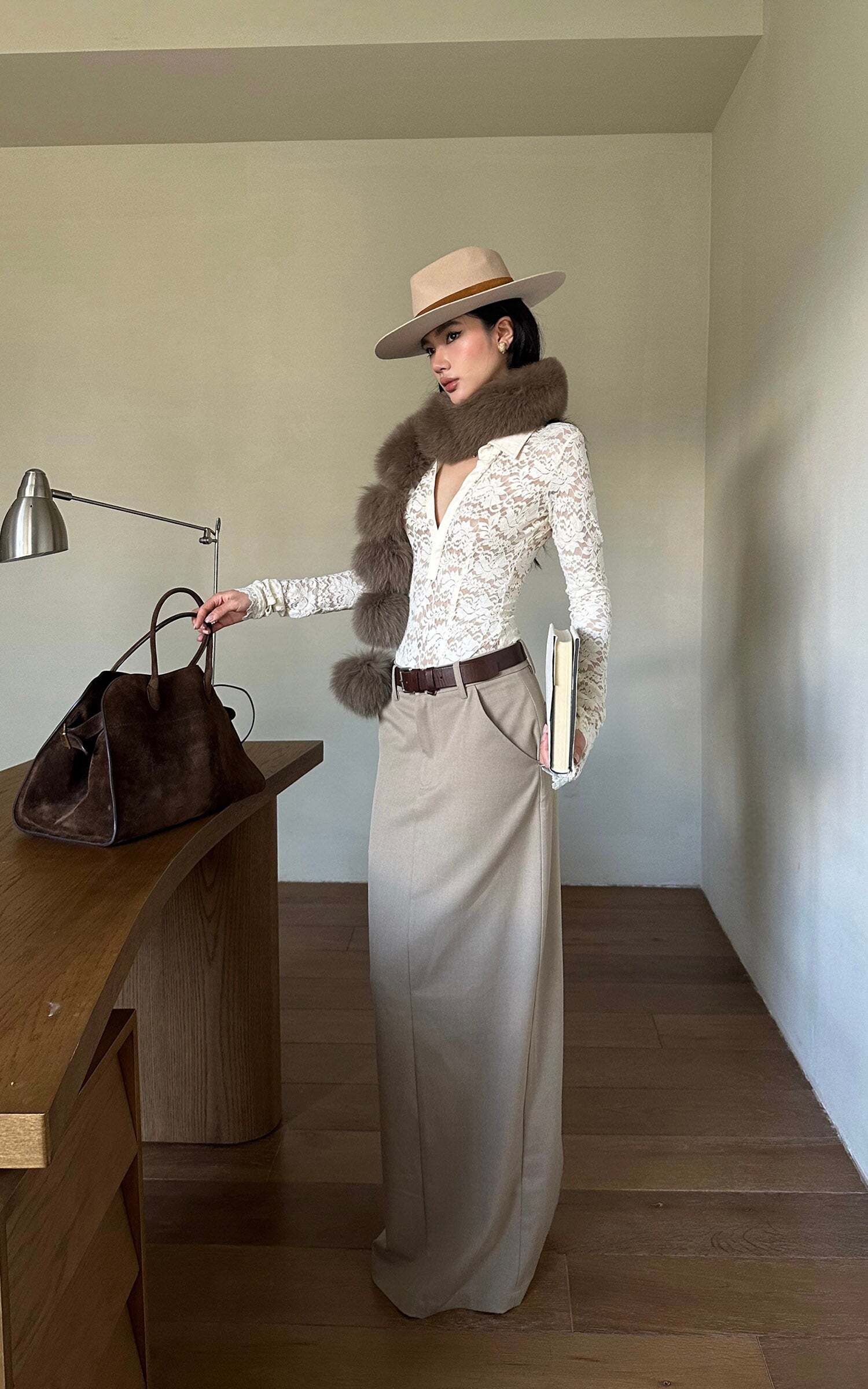 ROVENTE Lace Sheer Shirt with Collar and Long Sleeves ROVENTE Lace Sheer Shirt with Collar and Long Sleeves