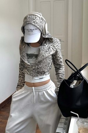 ROVENTE Leopard Print Cropped Zip Hoodie