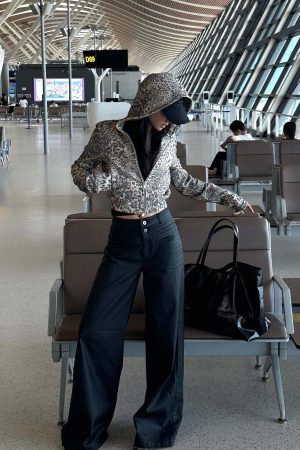 ROVENTE Leopard Print Cropped Zip Hoodie