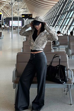 ROVENTE Leopard Print Cropped Zip Hoodie