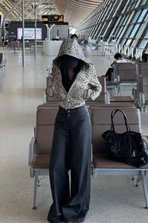 ROVENTE Leopard Print Cropped Zip Hoodie